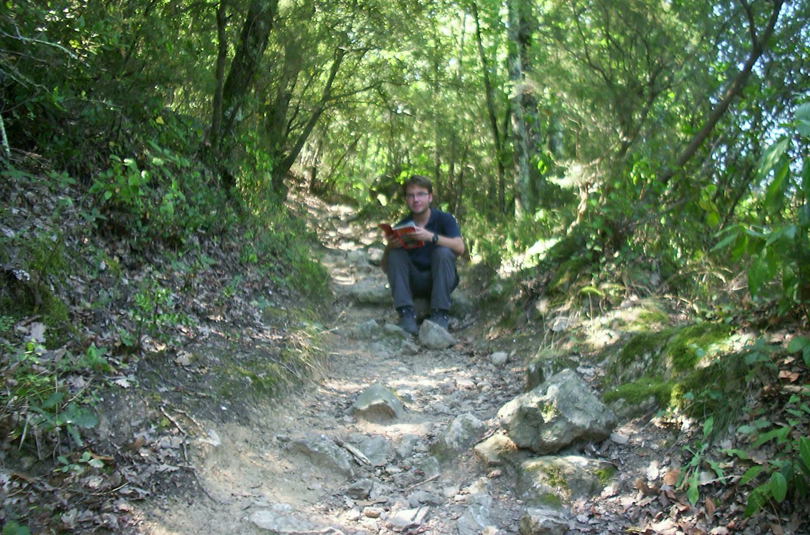 Weg mit Wanderer vor Amelie-les-Bains-Palalda