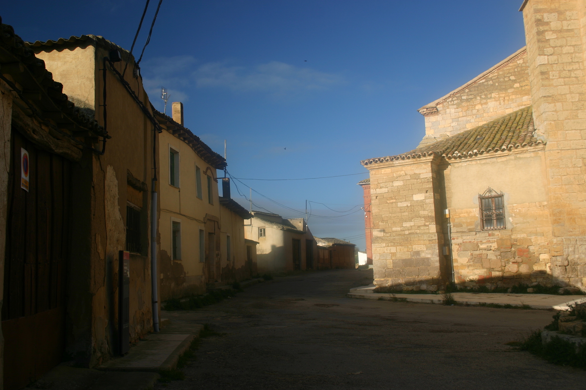 Spanisches Dorf hinter Castrojeriz