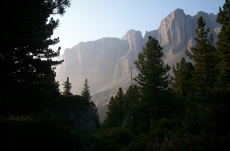 Die Nordseite der Sella im Sonnenaufgang