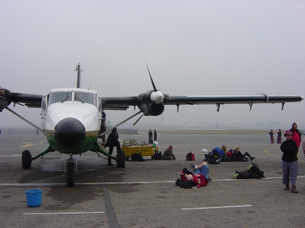 Warten auf den Piloten und die Starterlaubnis